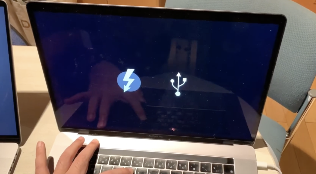 ターゲット・ディスク・モードで起動したMacBookPro15インチ【フルスペック】