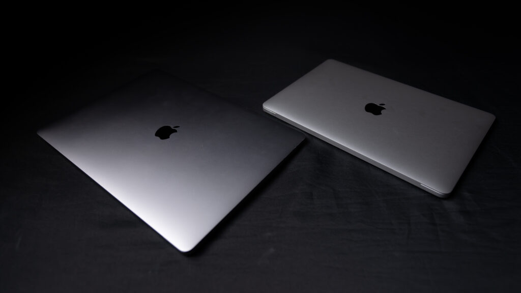 MacBook Pro 16" インテル版 と MacBook Air 13" アップルシリコン版
