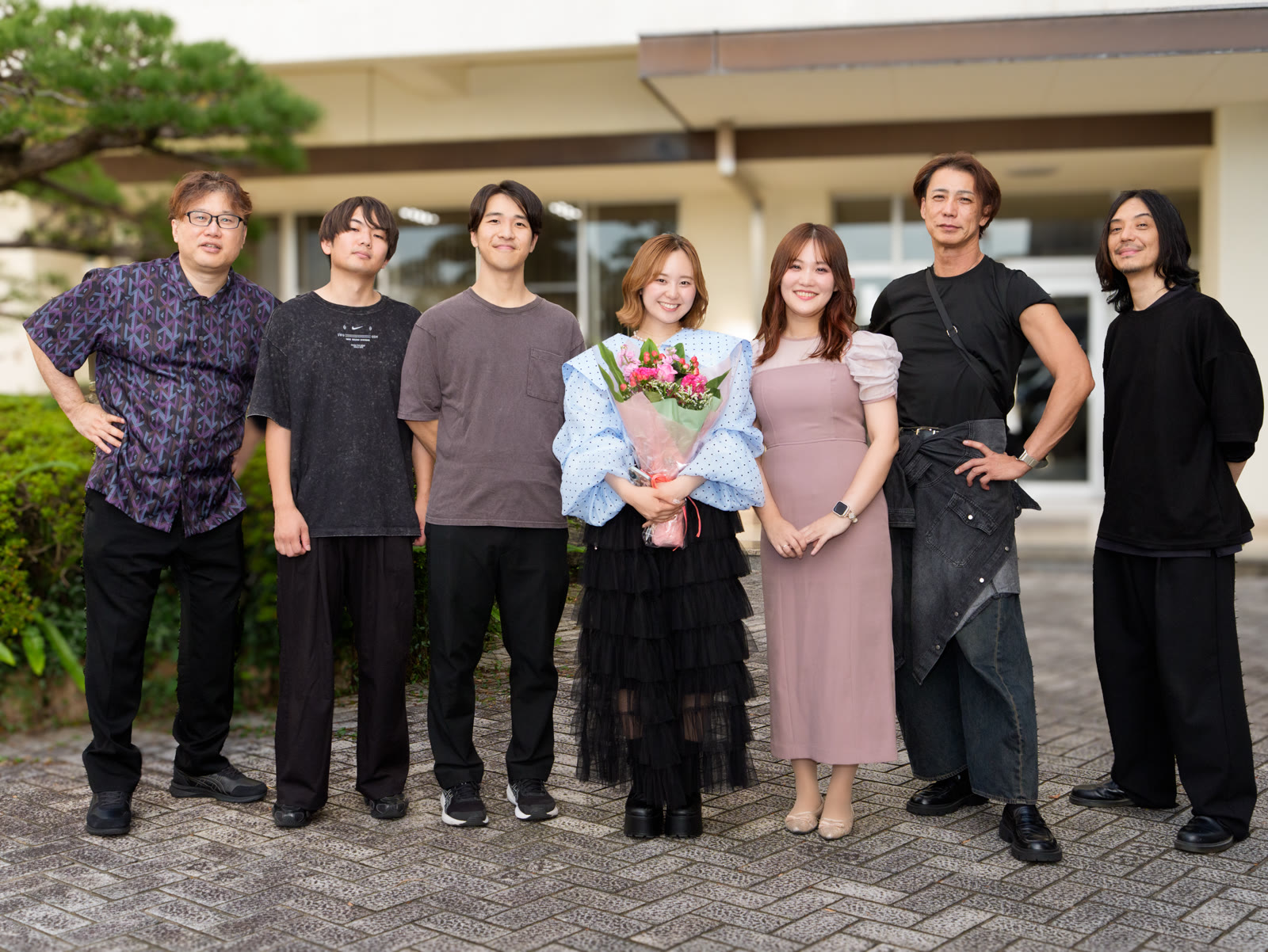 学校公演を終えたFamille（ファミーユ）のメンバー